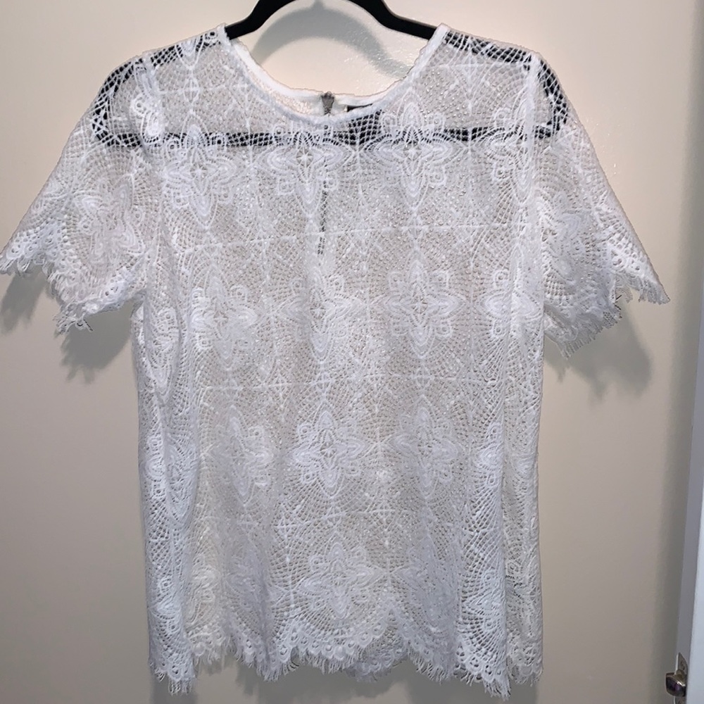 Laced top, little stretch. Off white, no flaws, zipper on back